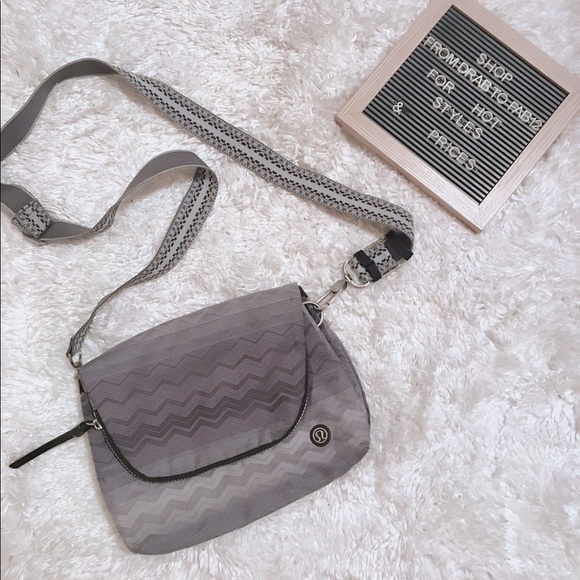 Party Om.  Lululemon festival crossbody - Picture 1 of 4